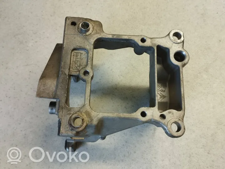 Land Rover Discovery 4 - LR4 Polttoainepumpun kiinnike 9X2Q-9A361-CA