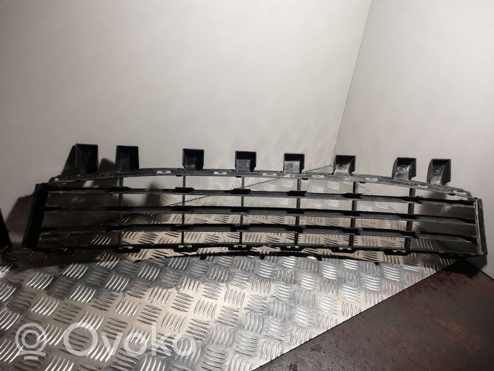 Renault Megane II Maskownica / Grill / Atrapa górna chłodnicy 8200412379