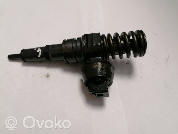 Volkswagen Golf IV Fuel injector 038130073AG