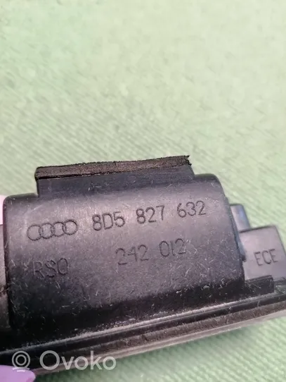 Audi A4 S4 B5 8D Luce targa 8D5827632