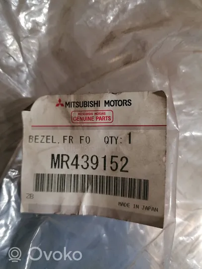 Mitsubishi Pajero Sport I Parte del fendinebbia MR439152
