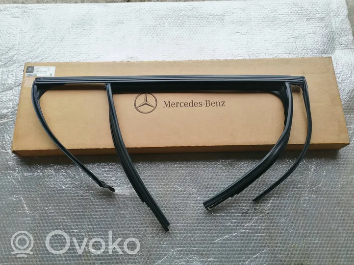 Mercedes-Benz GL X166 Rivestimento modanatura del vetro della portiera posteriore A1667352800