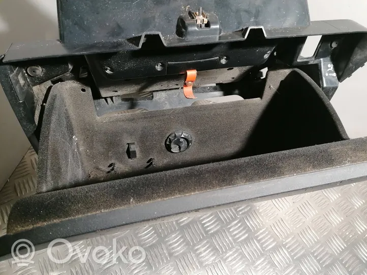 Volkswagen PASSAT B6 Glove box 3C1857114