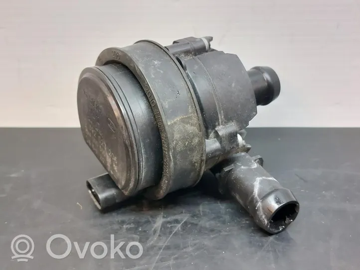 Mercedes-Benz A W176 Pompe à eau de liquide de refroidissement 