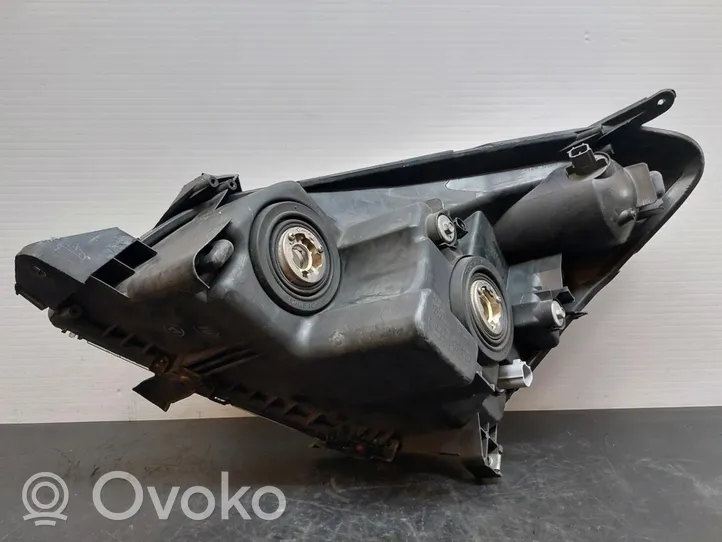 Toyota Corolla Verso E121 Lampa przednia 