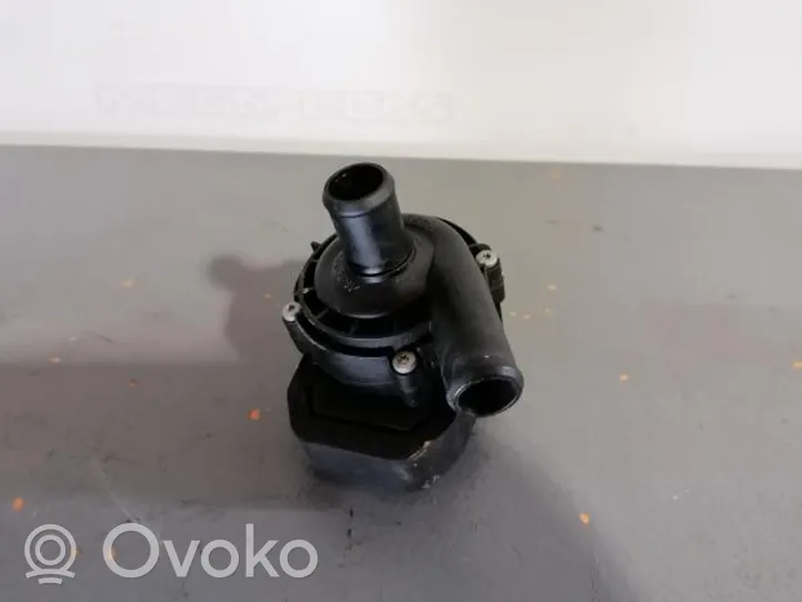 Mercedes-Benz A W176 Pompe à eau de liquide de refroidissement 