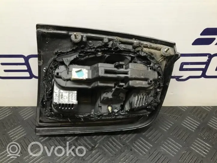 Nissan Micra Lampy tylnej klapy bagażnika 