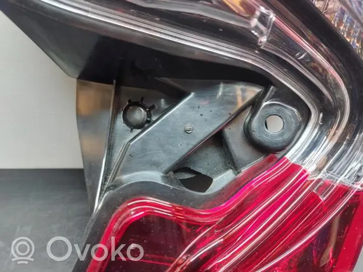 Toyota C-HR Takaluukun takavalot 