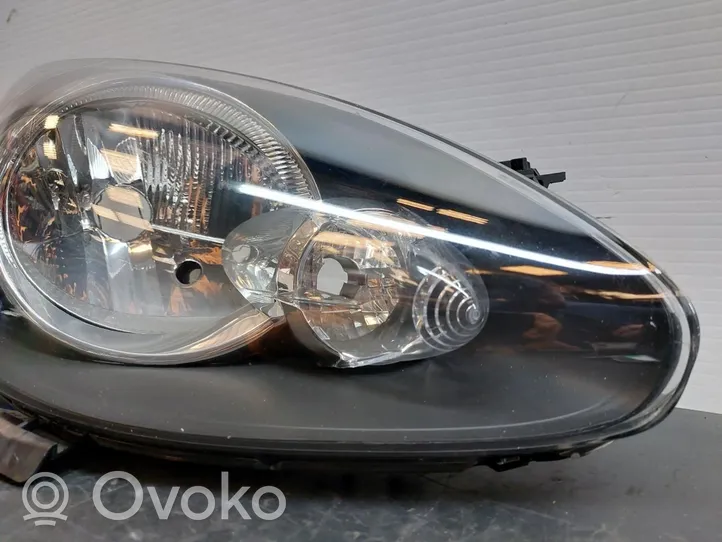 Toyota Aygo AB10 Lampa przednia 