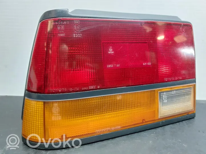 Toyota Corolla E80 Lampy tylnej klapy bagażnika 