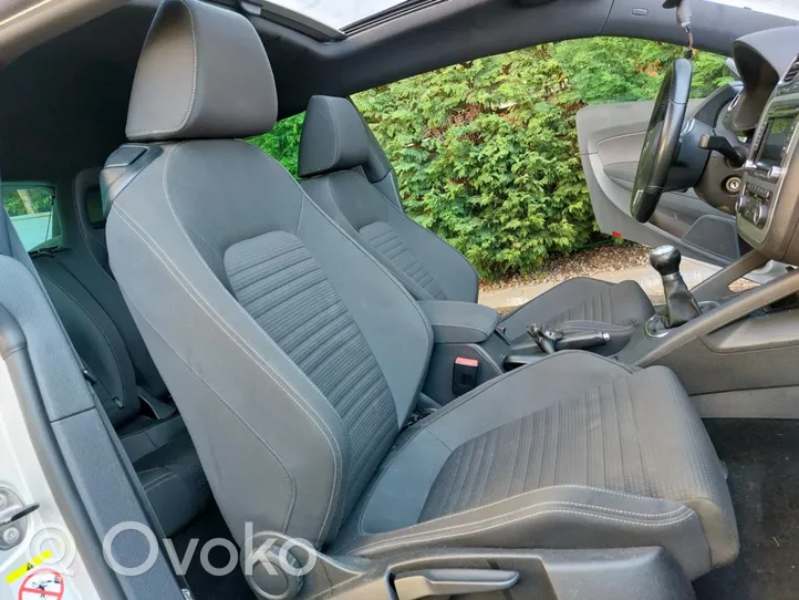 Volkswagen Scirocco Fotele / Kanapa / Boczki / Komplet 