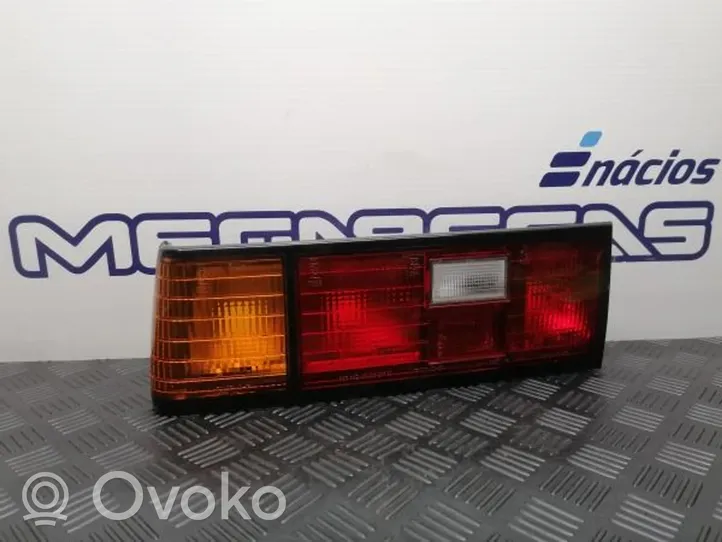 Toyota Corolla E70 Lampy tylnej klapy bagażnika 