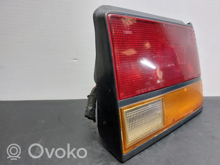 Toyota Corolla E80 Lampy tylnej klapy bagażnika 