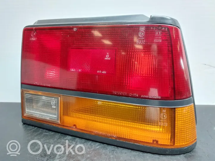 Toyota Corolla E80 Lampy tylnej klapy bagażnika 