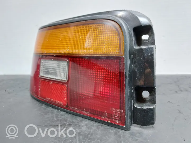 Toyota Corolla E90 Feux arrière sur hayon 