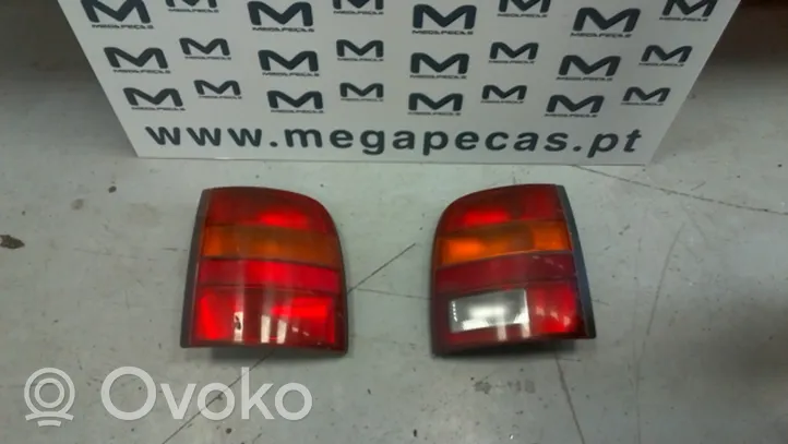 Nissan Micra Lampy tylnej klapy bagażnika 