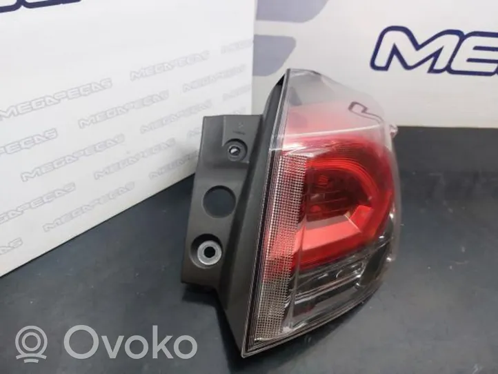 Toyota RAV 4 (XA40) Lampy tylnej klapy bagażnika 