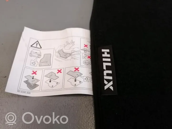 Toyota Hilux (AN120, AN130) Zestaw dywaników samochodowych 