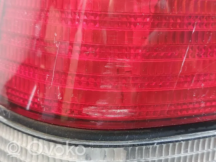 Peugeot 405 Feux arrière sur hayon 