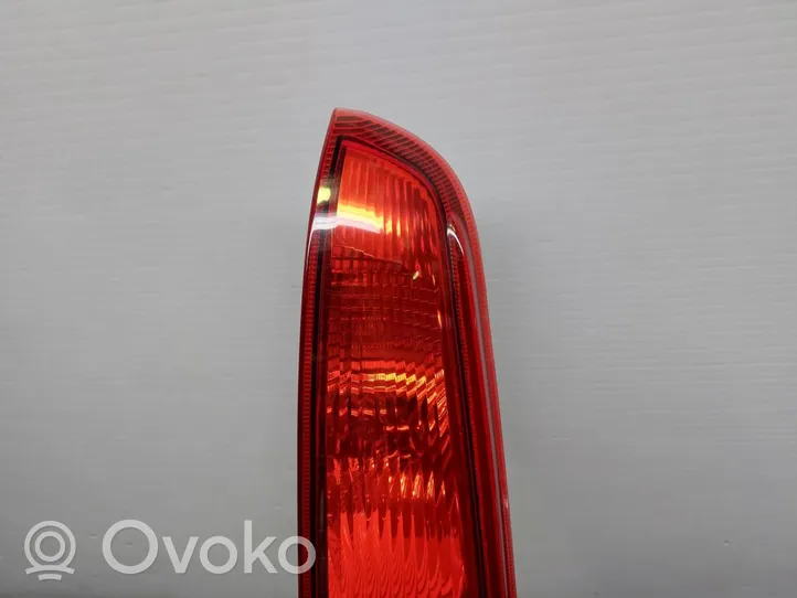 Ford Focus C-MAX Lampy tylnej klapy bagażnika 