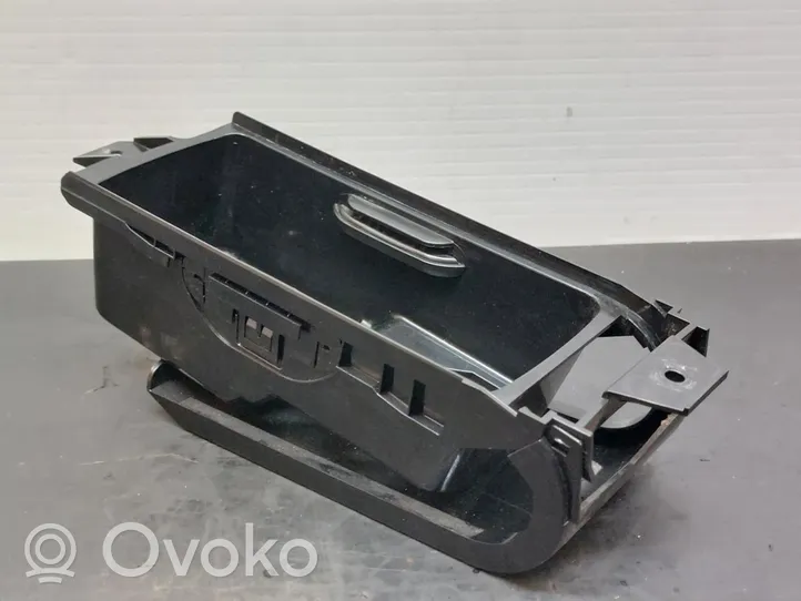 Volkswagen Golf VI Panelės stalčiuko/lentinėlės paklotėlis 