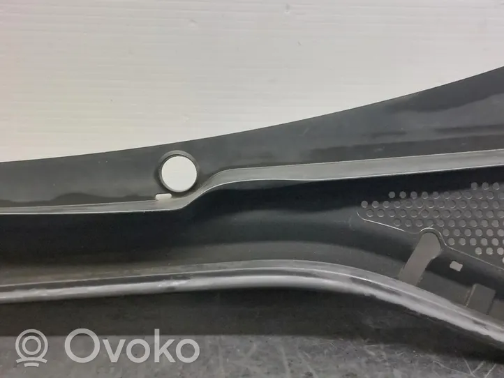 Volkswagen Golf VII Wiper trim 