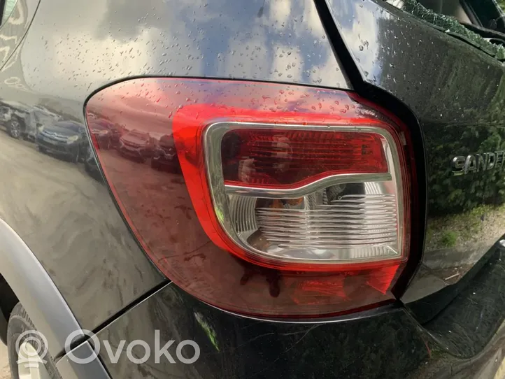 Dacia Sandero Takaluukun takavalot 