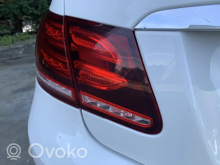 Mercedes-Benz E C207 W207 Takaluukun takavalot 