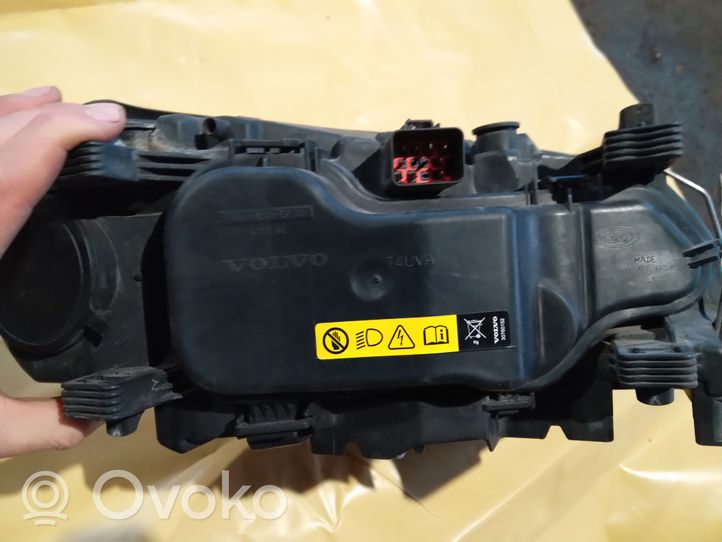 Volvo S80 Lampa przednia 6336100000