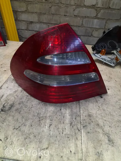 Mercedes-Benz E W211 Rear/tail lights A2118200364