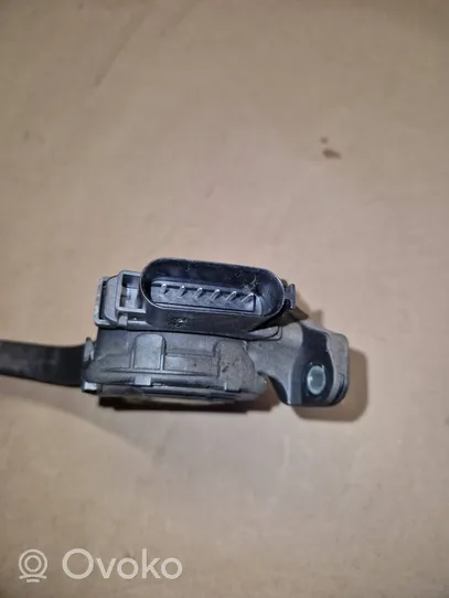 Volvo V70 Accelerator throttle pedal 6G929F836BD