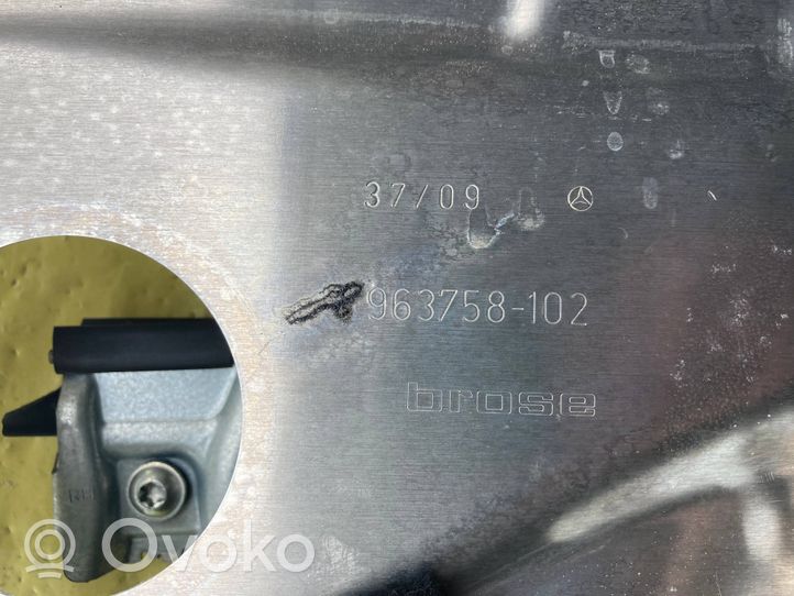 Mercedes-Benz C AMG W204 Priekinio el. lango pakėlimo mechanizmo komplektas A2047600634