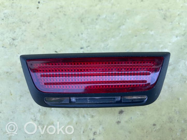 Mercedes-Benz C AMG W204 Luce interna per portiera posteriore A2048207901