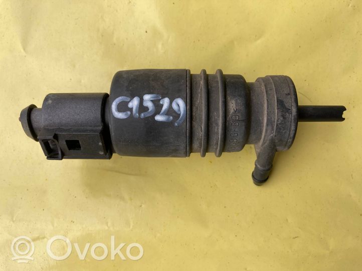 Mercedes-Benz C W203 Pompe de lave-glace de pare-brise A2218690121