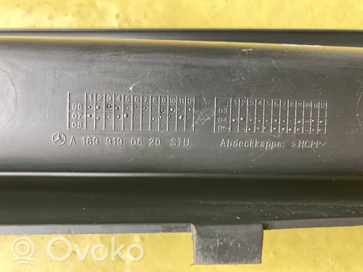 Mercedes-Benz A W169 Rivestimento del binario sedile anteriore del passeggero A1699190620