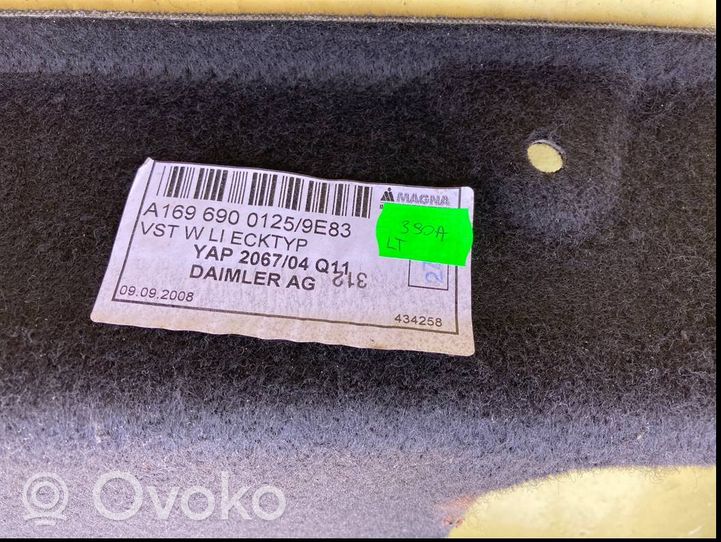 Mercedes-Benz A W169 Takaluukun/tavaratilan sivuverhoilu A1696900125