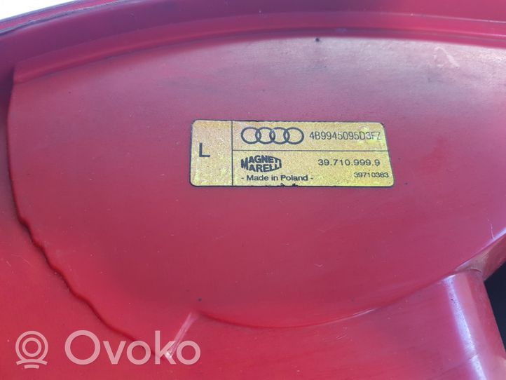 Audi A6 S6 C5 4B Aizmugurējais lukturis virsbūvē 