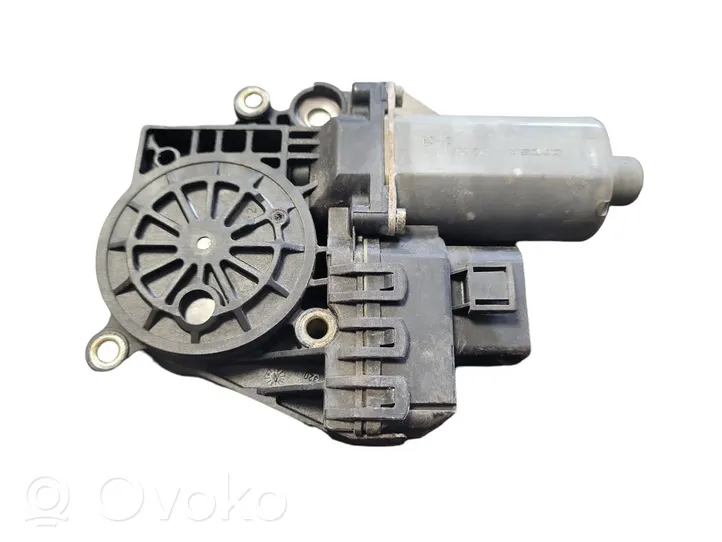 Audi A6 S6 C5 4B Moteur de lève-vitre de porte arrière 0130821784