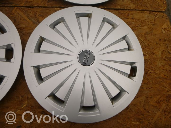 Audi A4 S4 B9 8W R 16 riteņa dekoratīvais disks (-i) 8W0601147