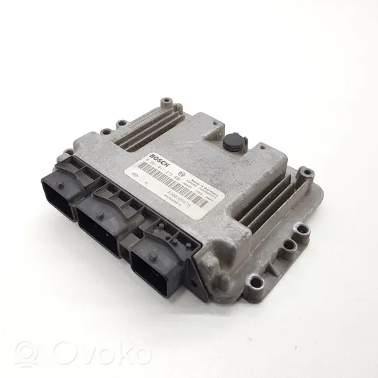 Renault Megane II Calculateur moteur ECU 820029879