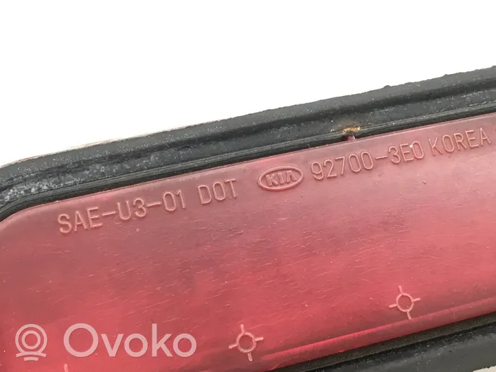 KIA Sorento Trzecie światło stop 927003E0