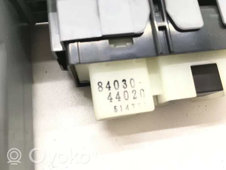 Toyota Avensis Verso Interrupteur commade lève-vitre 8403044020