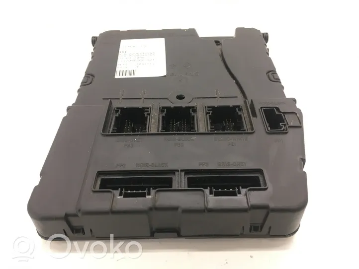 Renault Megane II Module de contrôle carrosserie centrale 8200412548