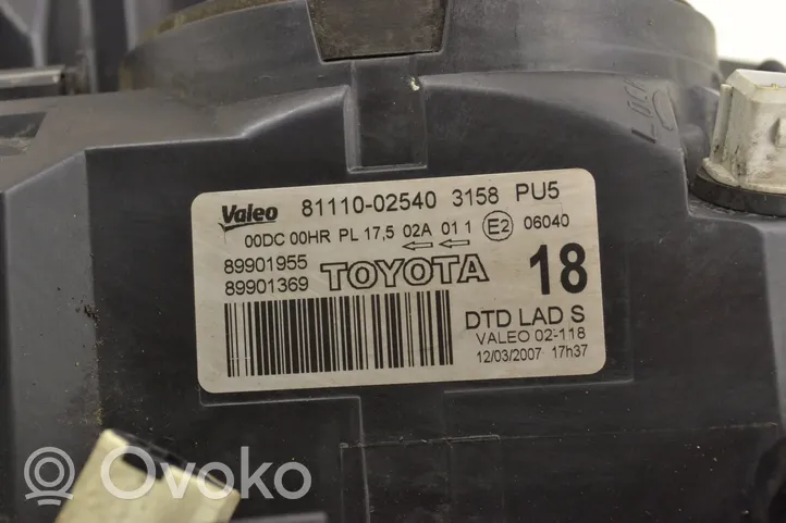 Toyota Auris 150 Lampa przednia 8111002540