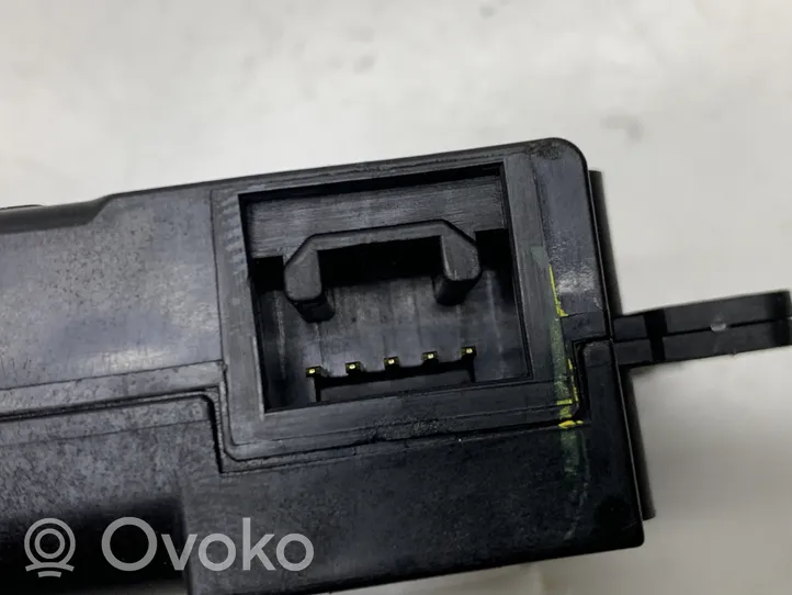 Toyota Prius (XW50) Air flap motor/actuator 0638002031