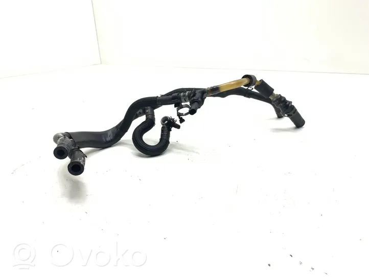 Audi A4 S4 B8 8K Tuyau d'alimentation conduite de carburant 8K0201404F