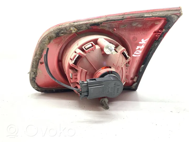 Volkswagen PASSAT B6 Lampy tylnej klapy bagażnika VW1K6945259