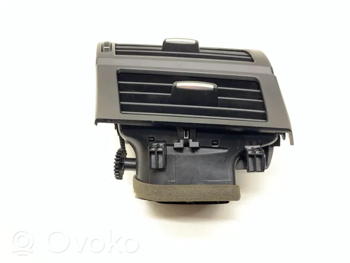 BMW X5 E70 Lango oro grotelės 9227767