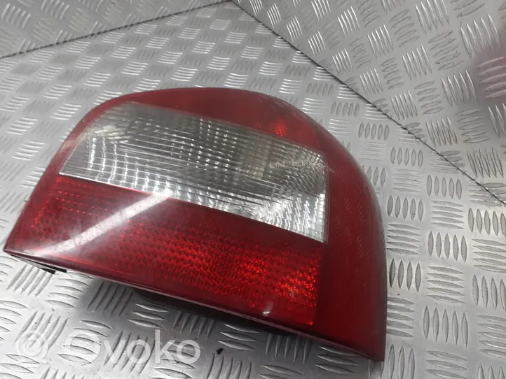Audi A3 S3 8P Aizmugurējais lukturis virsbūvē 8L0945096