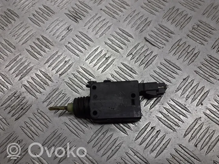 Opel Zafira A Polttoainesäiliön korkin lukko 90589918